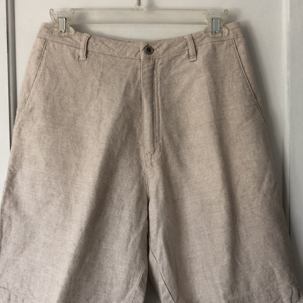 Crazy Horse Liz Claiborne,size 6 khaki linen blend shorts. Button & zipper.EUC
